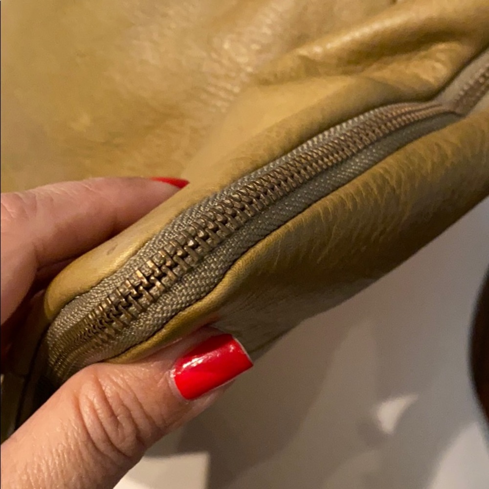 Cynthia Rowley Leather Tote Expandable - Picture 13 of 13